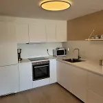 Lägenhet Cozy Apartment, Free Parking *