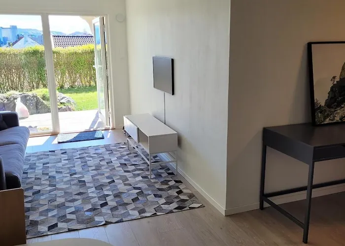 Lejlighed Cozy Apartment, Free Parking